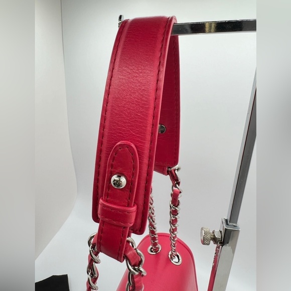 Chanel Series 19 Flap Quilted Leather
Medium Bag - Picture 13 of 13